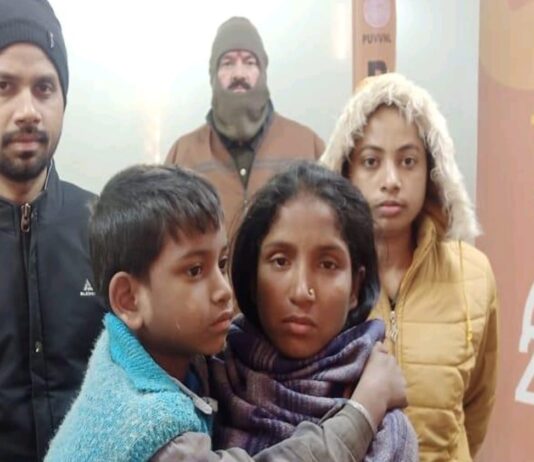 अपनों को परिजनों से मिल रहा खोया-पाया केंद्र