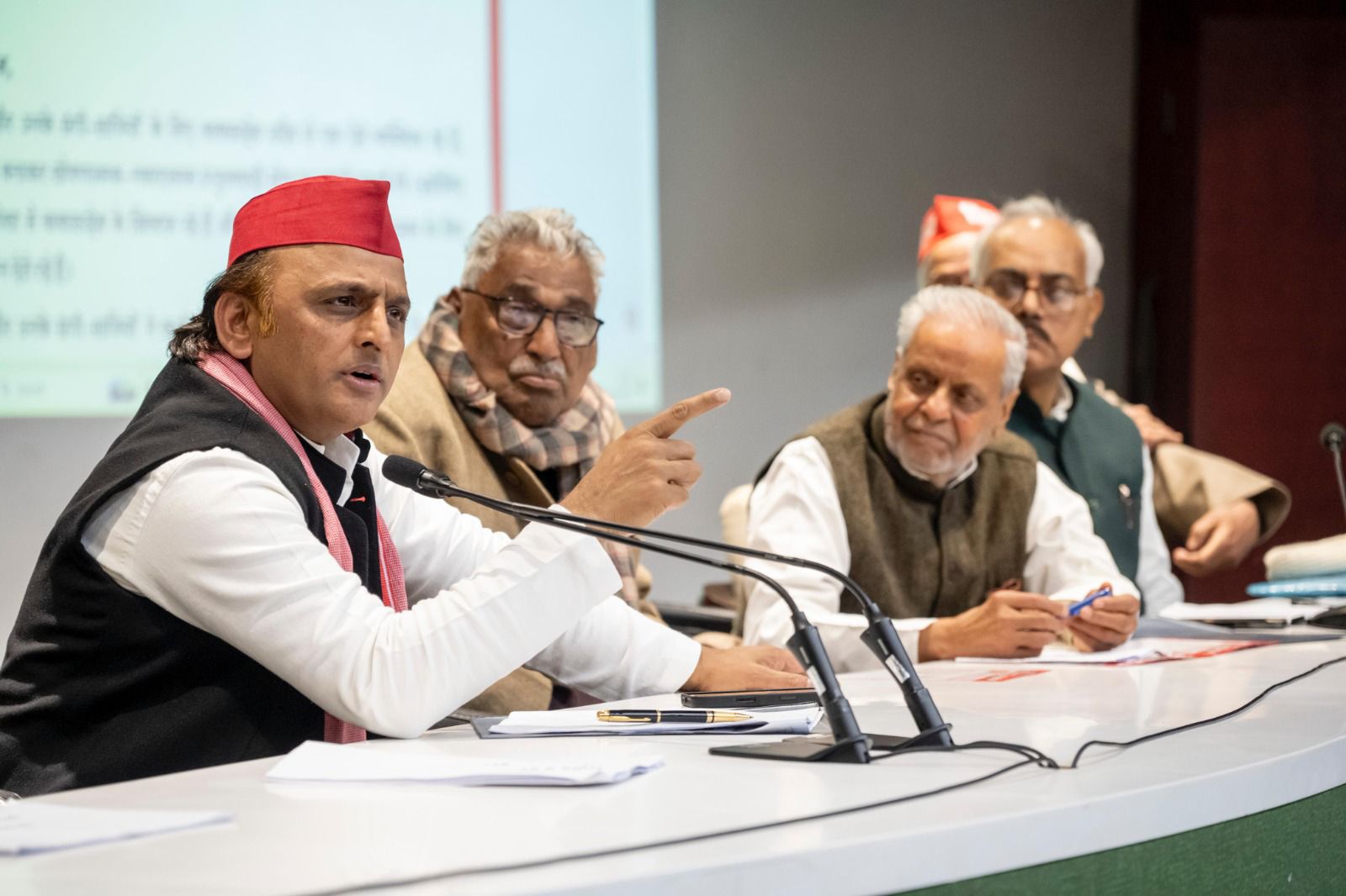 Photo of भाजपा भ्रष्टाचार में पूरी तरह डूबी-अखिलेश