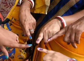 दिल्ली चुनाव में महिला वोटरों की उदासीनता दिल्ली चुनाव में महिला वोटरों की उदासीनता