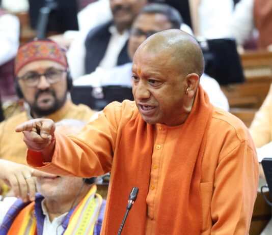 विधानसभा में योगी ने सपा को धोडाला विधानसभा में योगी ने सपा को धोडाला