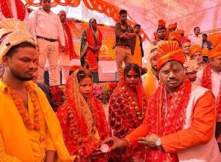 चंद्रभान पासवान के मौजूदगी में संपन्न हुआ मुख्यमंत्री सामूहिक विवाह चंद्रभान पासवान के मौजूदगी में संपन्न हुआ मुख्यमंत्री सामूहिक विवाह