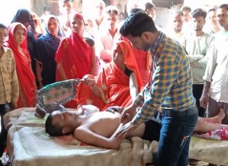 नौकरी के नाम पर नाखून में ठोकी कीलें नौकरी के नाम पर नाखून में ठोकी कीलें