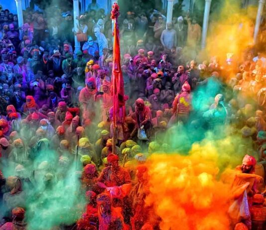 हैप्पी होली के मेसेज से…नीरस होती होली हैप्पी होली के मेसेज से…नीरस होती होली