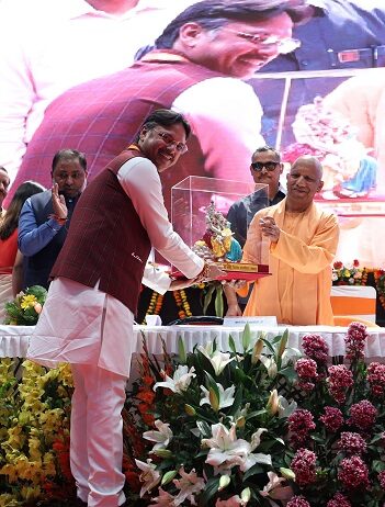 समृद्धि पथ पर सरोजनीनगर-मुख्यमंत्री समृद्धि पथ पर सरोजनीनगर-मुख्यमंत्री