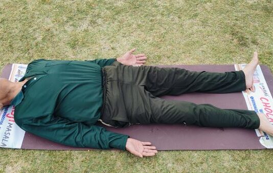 योगासन के बाद शवासन क्यों जरूरी योगासन के बाद शवासन क्यों जरूरी