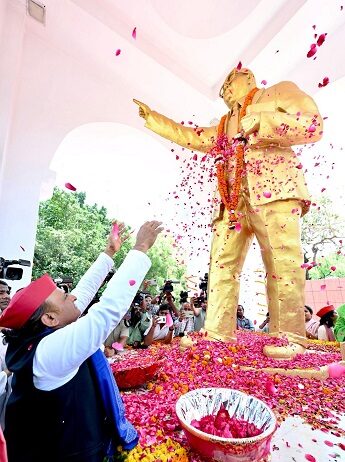 सपा ने बाबा साहब डॉ.अम्बेडकर की 135वीं जयंती धूमधाम से मनाई सपा ने बाबा साहब डॉ.अम्बेडकर की 135वीं जयंती धूमधाम से मनाई