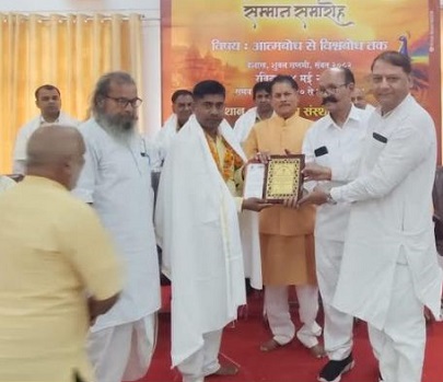 बृजनन्दन राजू को मिला साहित्य गौरव सम्मान बृजनन्दन राजू को मिला साहित्य गौरव सम्मान