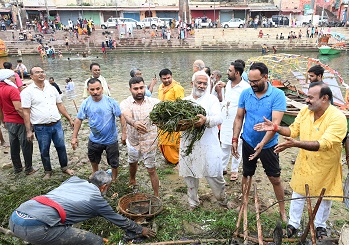 'माँ मंदाकिनी स्वच्छता कार्यक्रम’ में मंत्री स्वतंत्र देव सिंह की सहभागिता 'माँ मंदाकिनी स्वच्छता कार्यक्रम’ में मंत्री स्वतंत्र देव सिंह की सहभागिता