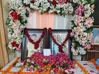 वरिष्ठ पत्रकार स्व.अखिलेश कृष्ण मोहन और स्व.पार्वती देवी की पुण्यतिथि पर दी गई श्रद्धांजलि वरिष्ठ पत्रकार स्व.अखिलेश कृष्ण मोहन और स्व.पार्वती देवी की पुण्यतिथि पर दी गई श्रद्धांजलि