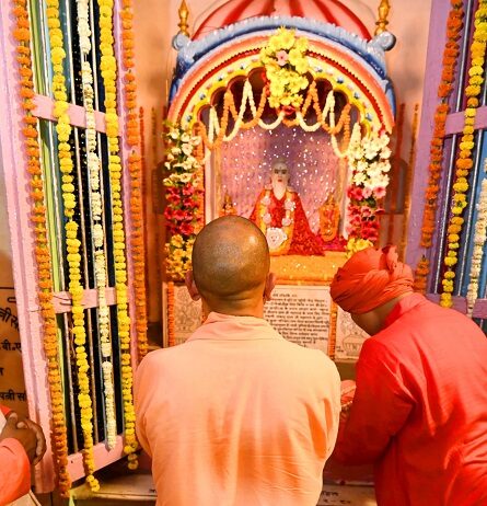 संत रविदास का दर्शन ही विकसित भारत संकल्प का प्रेरणास्रोत:योगी संत रविदास का दर्शन ही विकसित भारत संकल्प का प्रेरणास्रोत:योगी