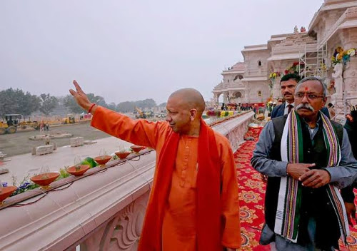 स्वर्णिम अक्षरों में दर्ज योगी आदित्यनाथ का नाम