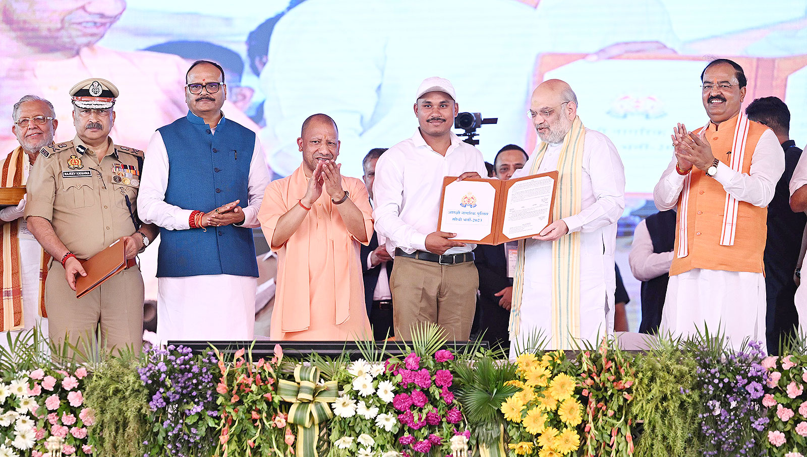Photo of 60,244 अभ्यर्थियों को मिलेगा नियुक्ति पत्र – योगी