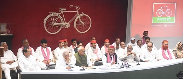 गोरखपुर में सत्ता के संरक्षण में जमीनों का गोरखधंधा गोरखपुर में सत्ता के संरक्षण में जमीनों का गोरखधंधा-अखिलेश यादव