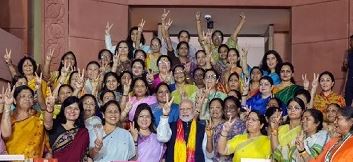 महिला आरक्षण की दहलीज़ पर लोकतंत्र