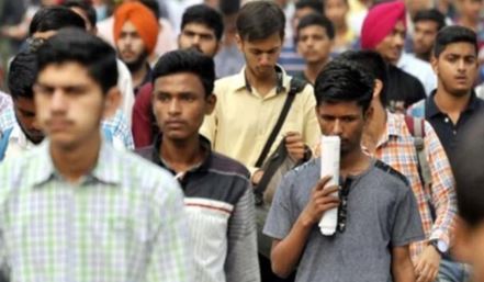 नौकरी की तलाश में जिंदगी हार रहे बेरोजगार नौकरी की तलाश में जिंदगी हार रहे बेरोजगार