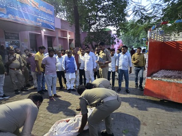 अनियंत्रित ट्रक ने बाइक सवार को रौंदा,मौत अनियंत्रित ट्रक ने बाइक सवार को रौंदा,मौत