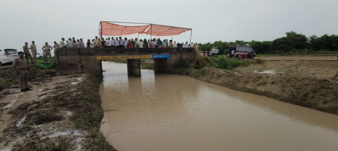 रोजगार सृजन का साधन बनी पुनर्जीवित हो रही छोटी नदियां रोजगार सृजन का साधन बनी पुनर्जीवित हो रही छोटी नदियां