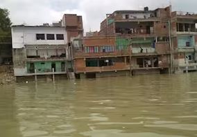 प्रयागराज में बाढ़ का कहर,सैकड़ों गांव तबाह