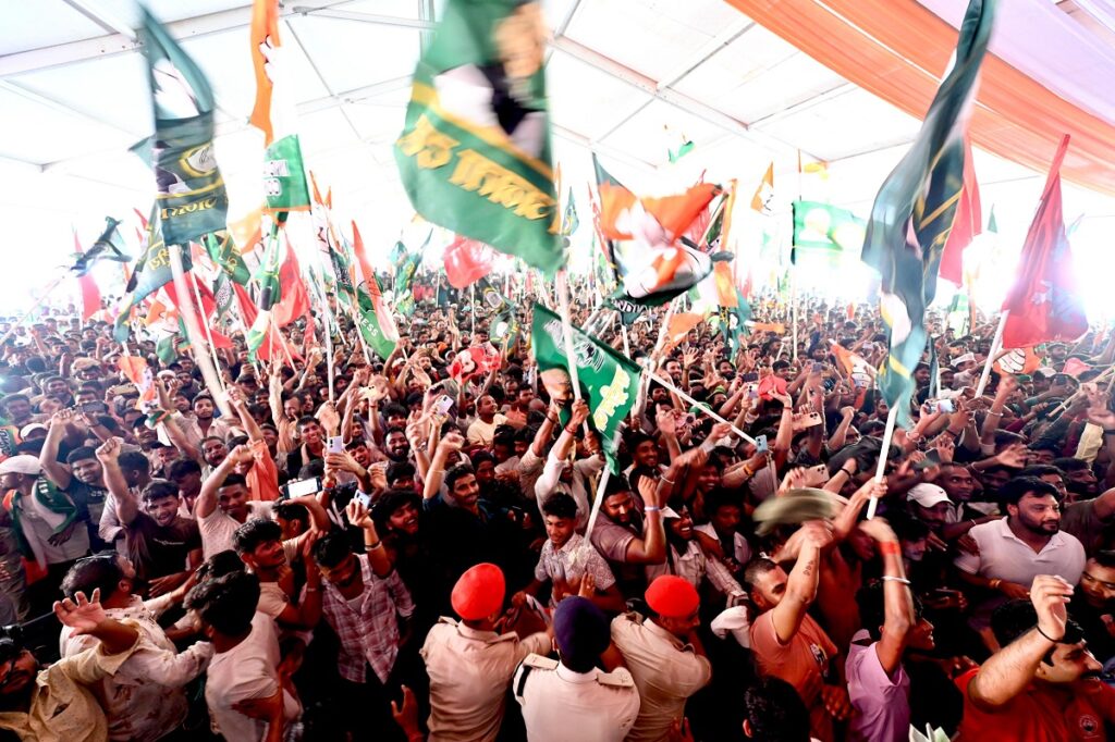 बिहार में नया समीकरण: अखिलेश-तेजस्वी की जोड़ी से भाजपा घिरी