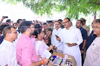 ग्राउंड जीरो पर उतरे उपमुख्यमंत्री ब्रजेश पाठक ग्राउंड जीरो पर उतरे उपमुख्यमंत्री ब्रजेश पाठक