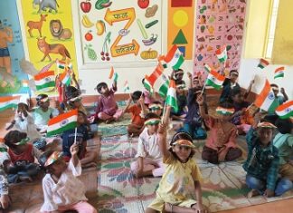 योगी सरकार के प्रयास से श्रमिक वर्ग के बच्चों को मिली नई शैक्षिक उड़ान योगी सरकार के प्रयास से श्रमिक वर्ग के बच्चों को मिली नई शैक्षिक उड़ान