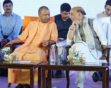 शस्त्र और शास्त्र के समन्वय से ही राष्ट्र बनेगा शक्तिशाली-योगी शस्त्र और शास्त्र के समन्वय से ही राष्ट्र बनेगा शक्तिशाली-योगी