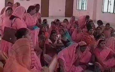 आंगनबाड़ी कार्यकत्रियों ने सामूहिक बैठक का किया बहिष्कार आंगनबाड़ी कार्यकत्रियों ने सामूहिक बैठक का किया बहिष्कार
