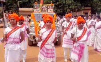 सौ साल के संघ पर आधी आबादी से दूरी का आरोप