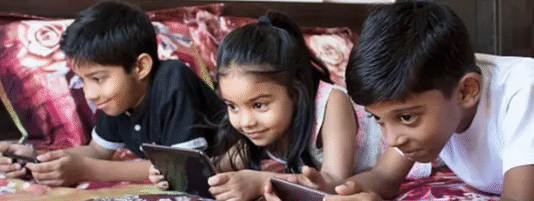 बच्चों की स्क्रीन की लत से पूरा विश्व क्यों परेशान बच्चों की स्क्रीन की लत से पूरा विश्व क्यों परेशान