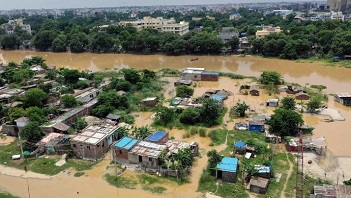 पानी से नहीं,नीतियों से हारी ज़िंदगी पानी से नहीं,नीतियों से हारी ज़िंदगी