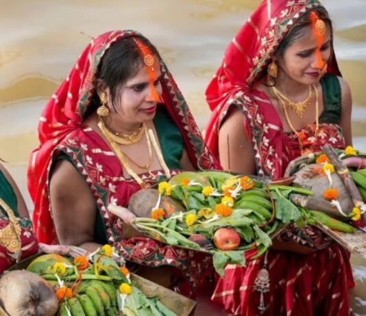 छठ: वह पर्व जहाँ राजा और रंक एक घाट पर