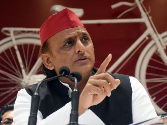 भाजपा सरकार में किसानों की जमीन और फसल की लूट:अखिलेश भाजपा सरकार में किसानों की जमीन और फसल की लूट:अखिलेश