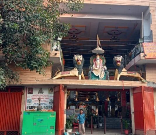 मंदिर पर माफियाओं की नज़र