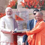 श्रीराम जन्मभूमि मन्दिर के शिखर पर मन्त्रोच्चार के साथ धर्मध्वजा का पुनर्स्थापन श्रीराम जन्मभूमि मन्दिर के शिखर पर मन्त्रोच्चार के साथ धर्मध्वजा का पुनर्स्थापन