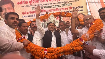 पहलवानों का उत्साह बढ़ाने शिवपाल यादव पहुंचे अखाड़े पहलवानों का उत्साह बढ़ाने शिवपाल यादव पहुंचे अखाड़े