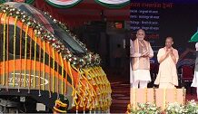 प्रधानमंत्री ने वंदे भारत एक्सप्रेस ट्रेनों का किया शुभारम्भ प्रधानमंत्री ने वंदे भारत एक्सप्रेस ट्रेनों का किया शुभारम्भ