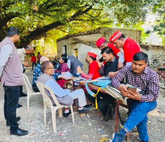 गीतापल्ली वार्ड में सपा का चला SIR जागरूकता अभियान