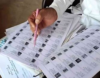 SIR फॉर्म जमा करने के लिए भटक रहे आवेदक