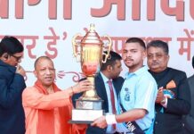 इतिहास से प्रेरणा लेकर समाज को आगे बढ़ाना होगा-योगी इतिहास से प्रेरणा लेकर समाज को आगे बढ़ाना होगा-योगी