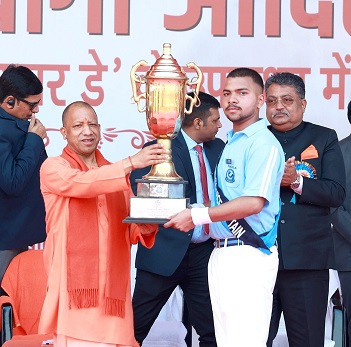 इतिहास से प्रेरणा लेकर समाज को आगे बढ़ाना होगा-योगी