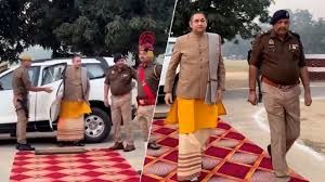 कथावाचक के गॉड ऑफ ऑनर पर बवाल कथावाचक के गॉड ऑफ ऑनर पर बवाल