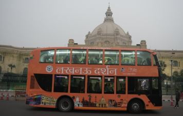 महिला सुरक्षा के संदेश के साथ लखनऊ दर्शन की नई पहल महिला सुरक्षा के संदेश के साथ लखनऊ दर्शन की नई पहल