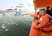 मुख्यमंत्री ने संगम नोज पर किया स्नान मुख्यमंत्री ने संगम नोज पर किया स्नान