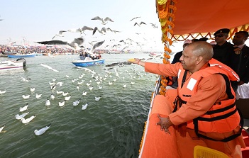 मुख्यमंत्री ने संगम नोज पर किया स्नान