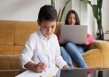 पढ़ाई के नाम पर बच्चों से छिनता बचपन पढ़ाई के नाम पर बच्चों से छिनता बचपन