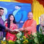 मुख्यमंत्री ने विभूतियों को ‘गोरखपुर रत्न’ से किया सम्मानित मुख्यमंत्री ने विभूतियों को ‘गोरखपुर रत्न’ से किया सम्मानित