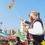 आत्ममुग्धता में मग्न देश के प्रधानमंत्री आत्ममुग्धता में मग्न देश के प्रधानमंत्री