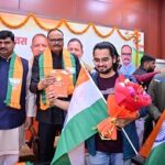 उपमुख्यमंत्री ने किया नवमतदाताओं का अभिनंदन उपमुख्यमंत्री ने किया नवमतदाताओं का अभिनंदन