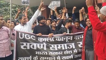 यूजीसी के नये नियमों से अगड़े-पिछड़े में फूट,सियासत भी तेज