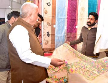 इंदिरा गांधी प्रतिष्ठान में लगा सिल्क एक्सपो इंदिरा गांधी प्रतिष्ठान में लगा सिल्क एक्सपो